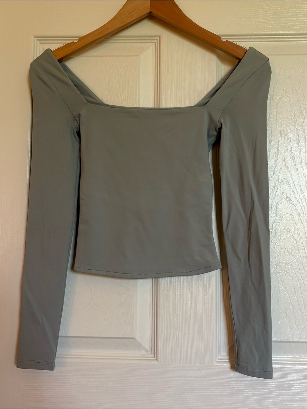 Aritzia Women’s Long Sleeve Top